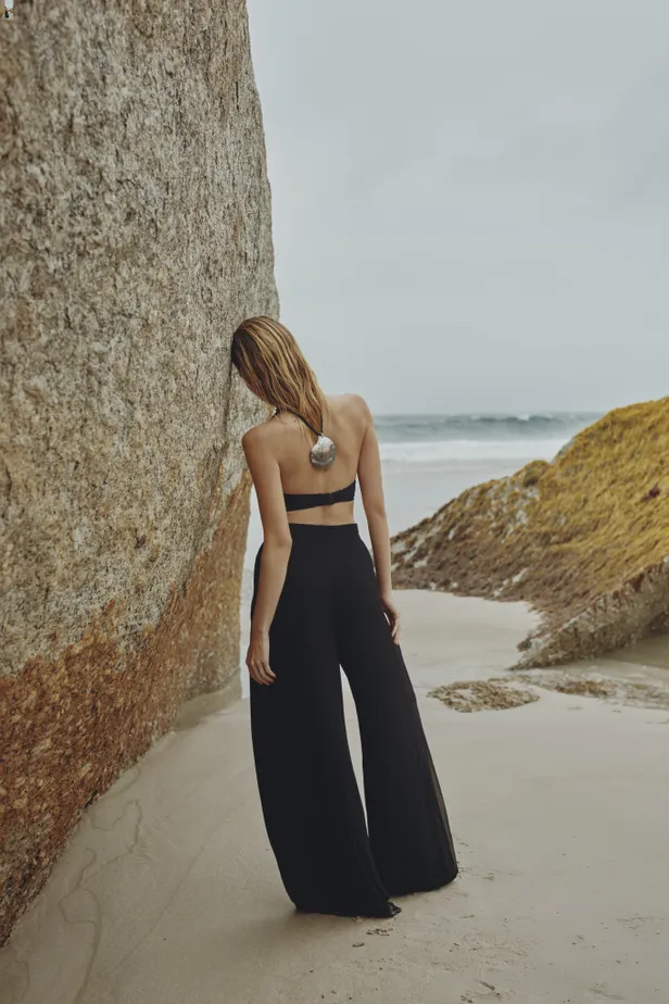 Top: Sarda | Broek: Marc Cain | Ketting: Julietta 