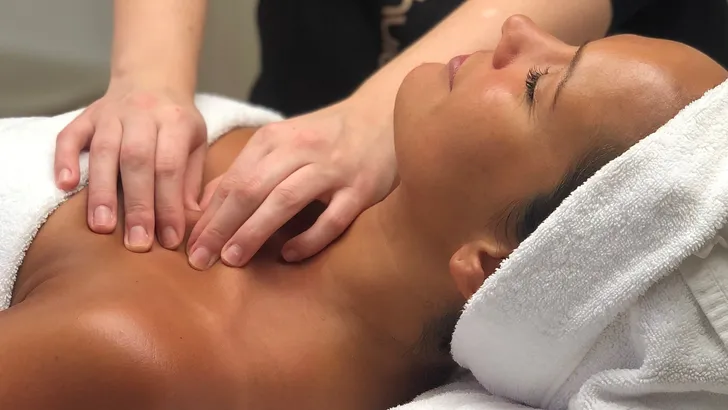 Bindweefselmassage: Hét grootste schoonheidsgeheim van bekend Nederland