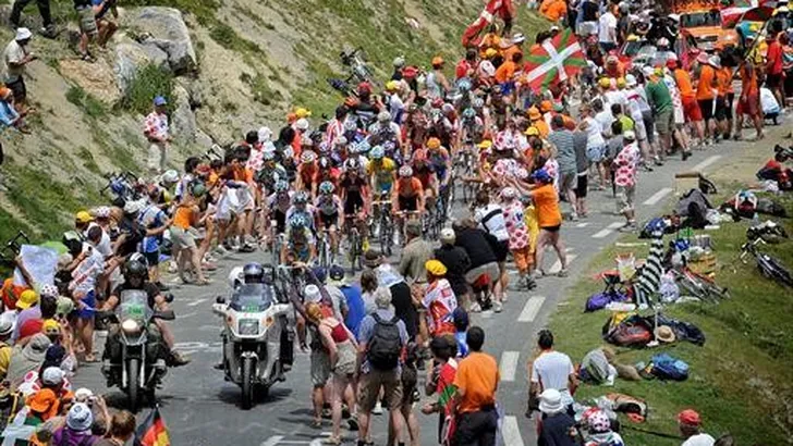 L'Equipe pakt uit met 'verdenkinglijst' UCI