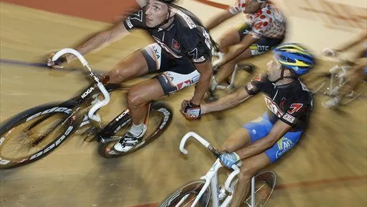 Zesdaagse Berlijn: Stam/Schep achterop door val