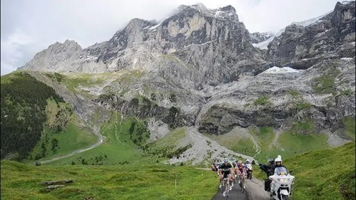 Ronde van Zwitserland ontvlamt snel