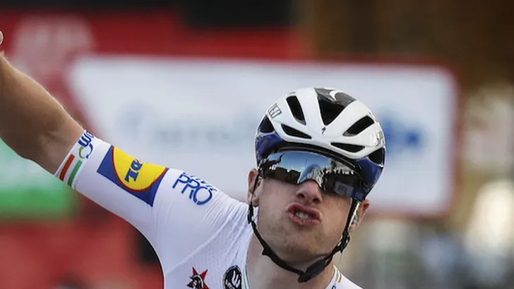Gespot in de Vuelta: nieuwe bril van Oakley