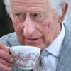 Voormalig butler vertelt: koning Charles gebruikt eigenaardig ingrediënt in zijn koffie | Nouveau