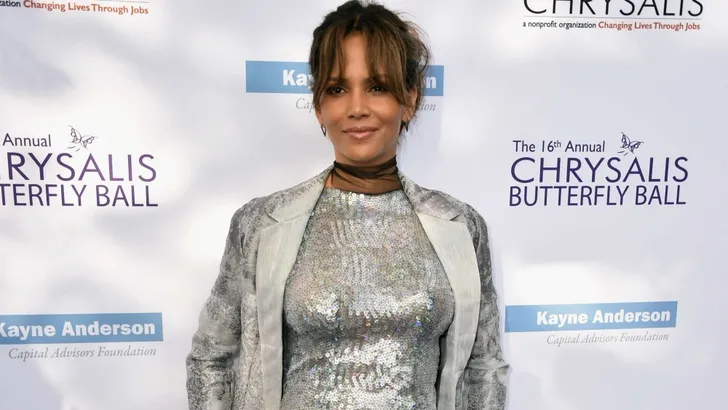 Halle Berry plaagt prins Harry