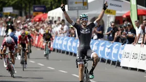 Gregor Mühlberger pakt eerste profzege in Keulen