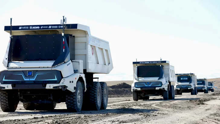 Vloot van honderd zelfrijdende elektrische monstertrucks in China neemt zwaar mijnwerk over