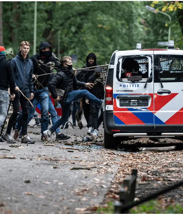 Net zo besmettelijk als corona: het hooligan-virus