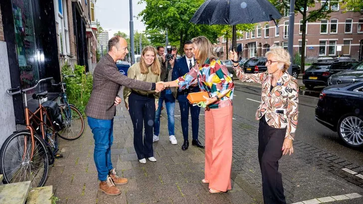 Koningin Maxima brengt werkbezoek in het kader van programma Herstel Dichtbij