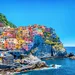 Foto van één van de kleurrijke dorpjes in de bergen van Cinque Terre, Italië.
