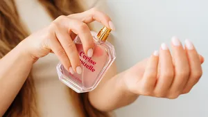 Het testen van de goedkope Action parfum die ruikt naar dure designergeuren zoals Tom Ford en YSL.
