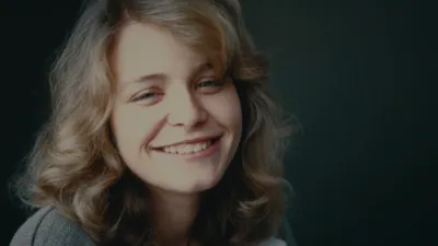 Videostill Girl in the Picture.