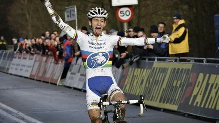 VAN DER HAAR PROLONGEERT WERELDTITEL