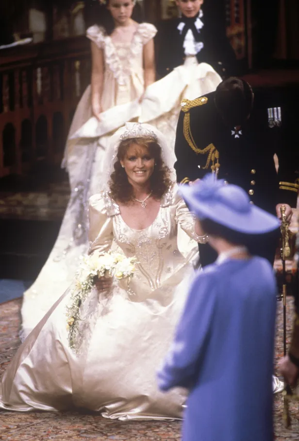 Schandalen Sarah Ferguson: Sarah Ferguson bij haar bruiloft met prins Andrew.