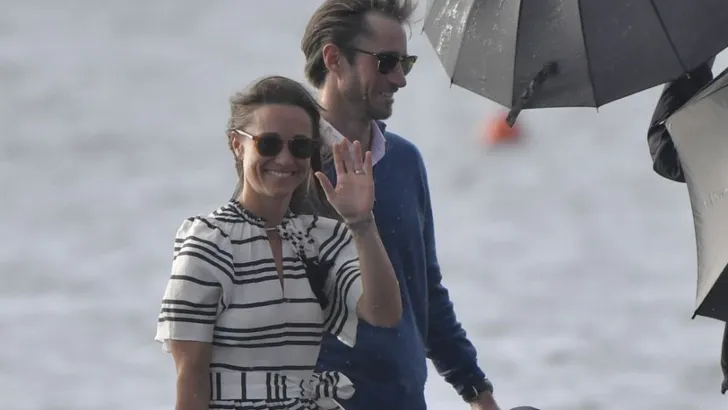 Zien: de happy honeymoon van James en Pippa