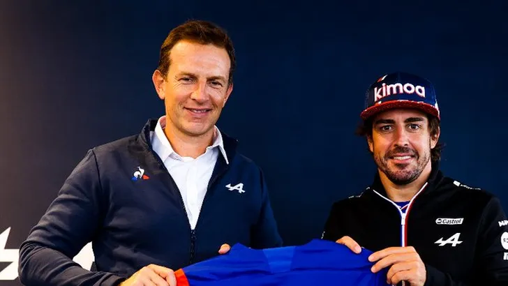 Fernando Alonso blijft nog een jaartje bij Alpine