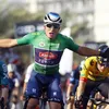 Jasper Philipsen sprint naar tweede dagzege in UAE Tour, Olav Kooij eindigt als tweede