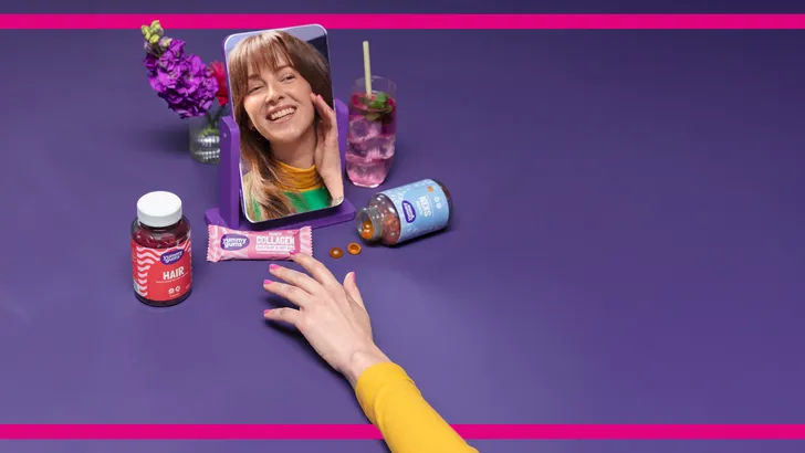 Win 3 pakketten beauty-goodies van Yummygums. – Foto van voedings- en vitaminesupplementen uit het beauty-aanbod van Yummygums, tegen een paarse achtergrond.