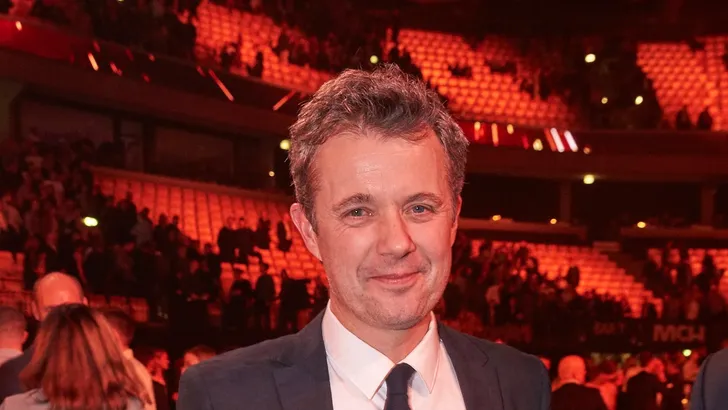 Prins Frederik gaapt zich door Sportgala heen