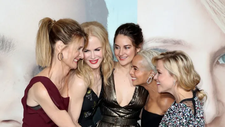 Reese, Meryl en Nicole doen een after work bowling-uitje