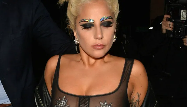Celebs go braless