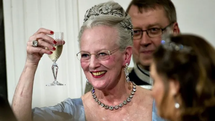 Deense royals samen op postzegel