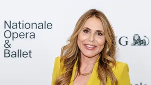 Heleen van Royen danst in lingerie tijdens theatervoorstelling