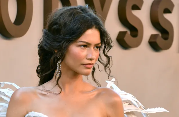 De sunkissed make-uplook van Zendaya is een 10/10