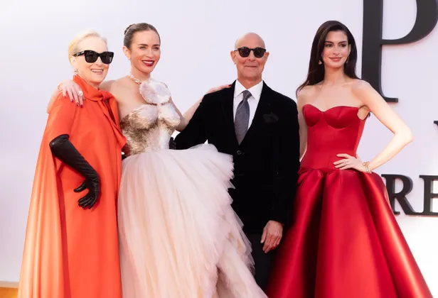 Meryl Streep (Miranda Priestly), Anne Hathaway (Andy Sachs), Emily Blunt (Emily) en Stanley Tucci (Nigel) tijdens de wereldpremière van The Devil Wears Prada 