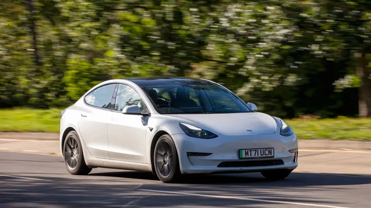 Politie in Verenigd Koninkrijk sleept Tesla achttien keer voor de rechter omdat bedrijf weigert hardrijders aan te geven