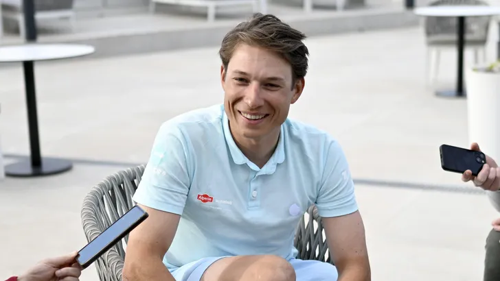 jasper philipsen geeft interview
