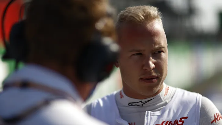 Nikita Mazepin liet zich weer van z'n beste kant zien op Sochi (video)