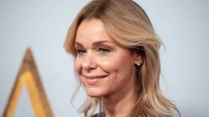 Froukje de Both close up rode loper