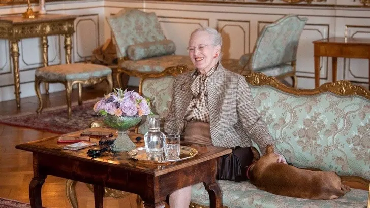 Koningin Margrethe houdt persco mét teckel