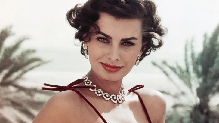 Sophia Loren over 5 van haar beroemdste looks 