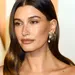 Hailey Bieber - bruine eyeliner
