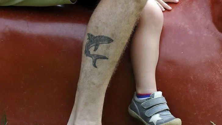 Awkward... Deze acteur heeft een tattoo met verkeerd gespelde naam van zijn zoon
