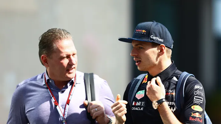 Jos Verstappen hekelt strategie Red Bull: 'Ze hadden voor Max moeten kiezen'