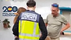 Beelden van de Spaanse politie tijdens de huiszoeking.