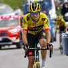 Giro | Prachtig beeld: Bouwman valt in armen van dolgelukkige Dumoulin: 'Het was niet eens de bedoeling om in de vlucht te zitten'