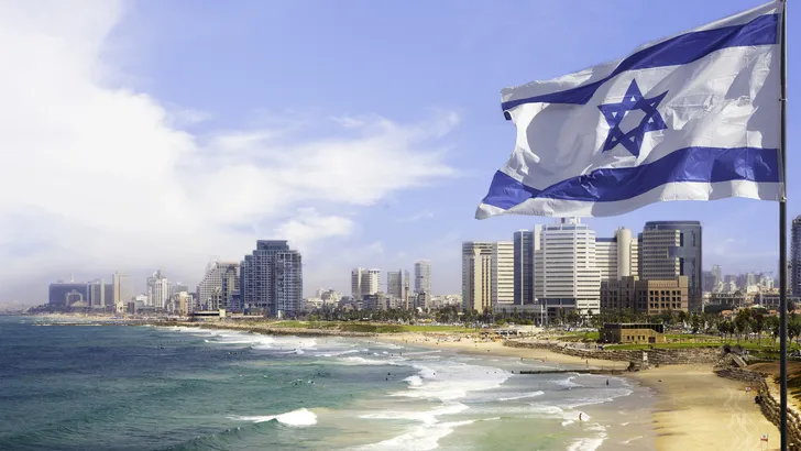 Kustlijn Tel Aviv en Israëlische vlag