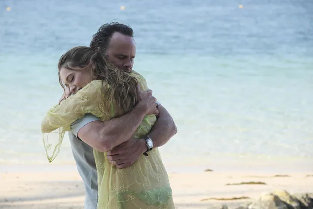 Aimee Lou Wood en Walton Goggins als Chelsea en Rick in The White Lotus