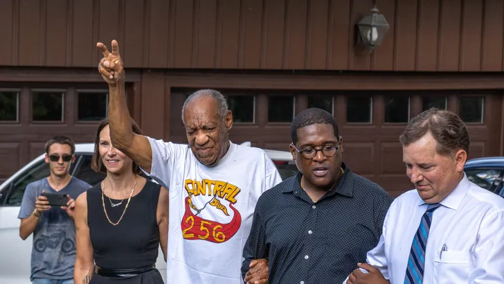 Bill Cosby vrijgelaten vanwege ‘oneerlijk proces’