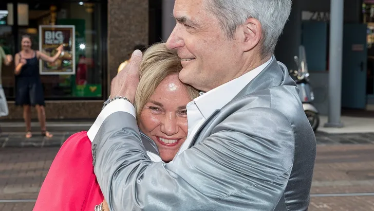 Herman Finkers bloedeerlijk over de vrouwen in zijn leven