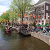 Virale Koningsdag-video met seksend 'stelletje' is mogelijk verkrachting: politie zoekt getuigen | Panorama