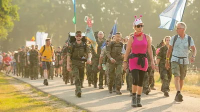 De Vierdaagse-overlevingsgids: wat eet en drink je om die 40 kilometer vol te houden?