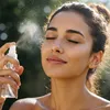 Smelt jouw make-up ook altijd weg met het zomerse weer? Wij geven je de gouden tips zodat het wél blijft zitten | Elegance
