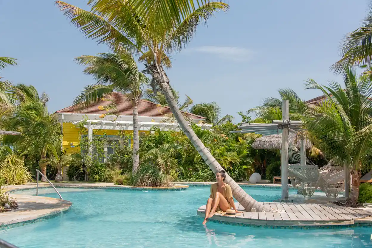In het zwembad van het Boardwalk Boutique Hotel Aruba wil je toch meteen een duik nemen?