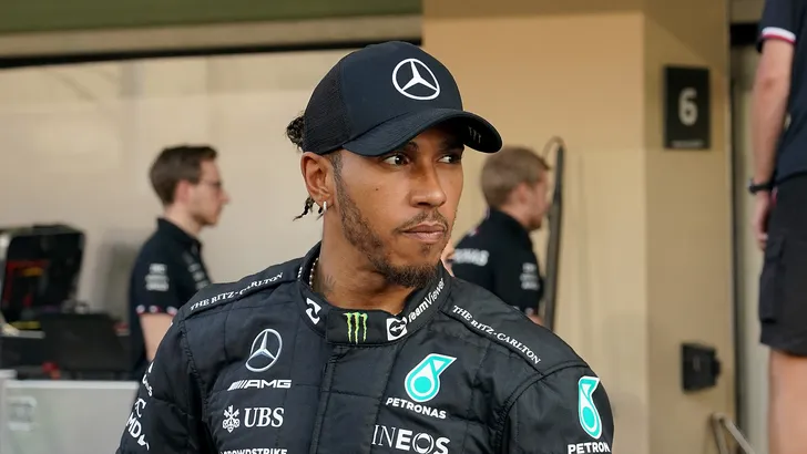 Hamilton legt schuld bij Mercedes: 'Ze hebben niet naar me geluisterd over de auto'
