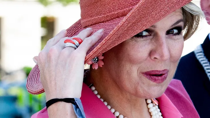 Modekoningin Máxima: 'Eindelijk weer kleur voor de koningin!'