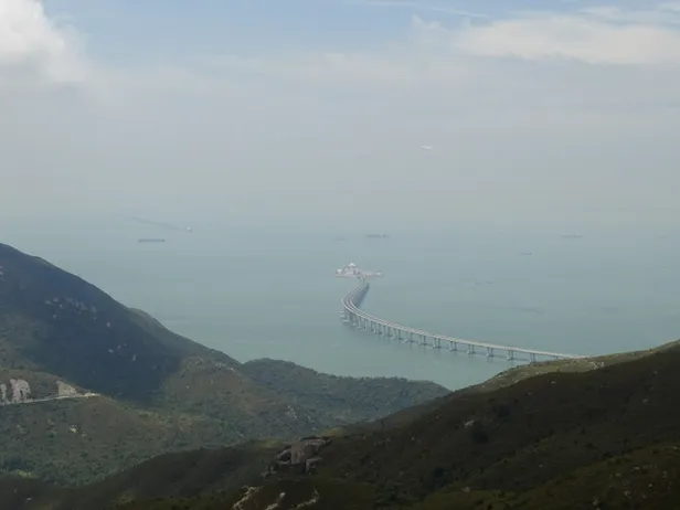 Brug en tunnel Hongkong-Macau vanaf Lantau, Oogstweg / Wikimedia Commons (CC BY-SA 4.0)